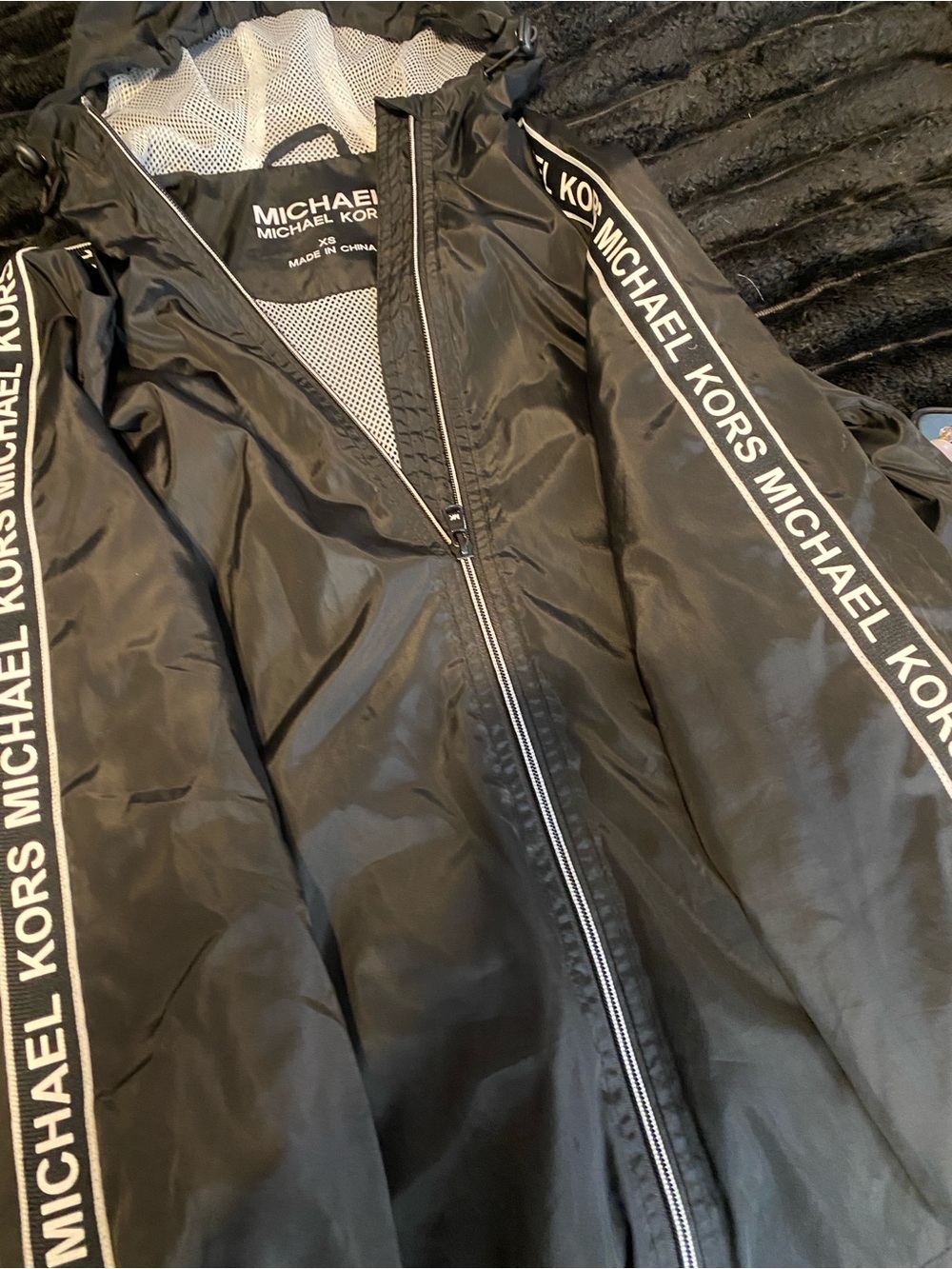 Michael Kors Black Logo-Trim Hooded Windbreaker